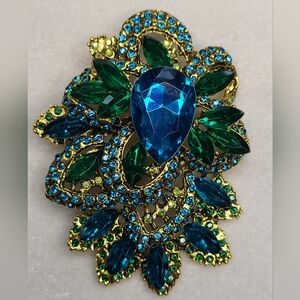 New Vintage-style Ornate Rhinestone Brooch / Pin